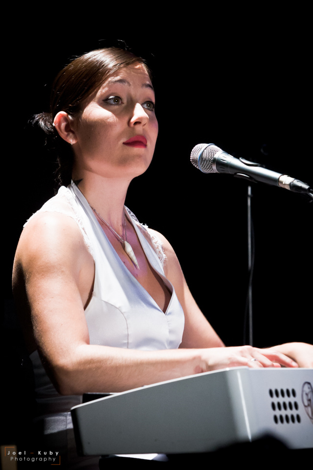 Miss White and the Drunken Piano - Festival Paroles et Musiques