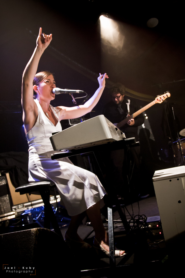 Miss White and the Drunken Piano - Festival Paroles et Musiques
