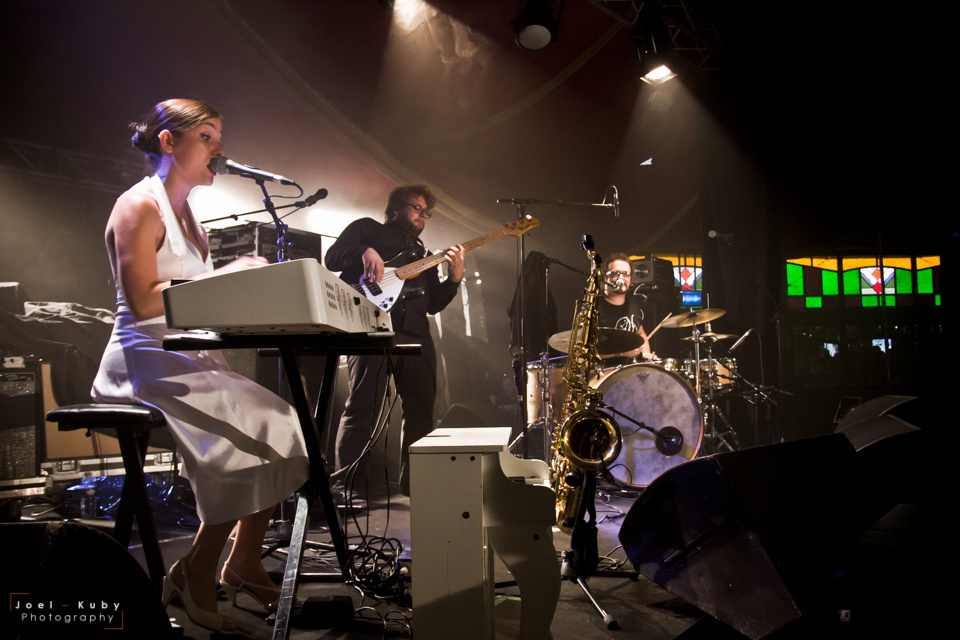 Miss White and the Drunken Piano - Festival Paroles et Musiques