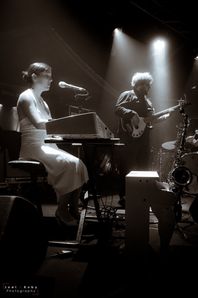 Miss White and the Drunken Piano - Festival Paroles et Musiques