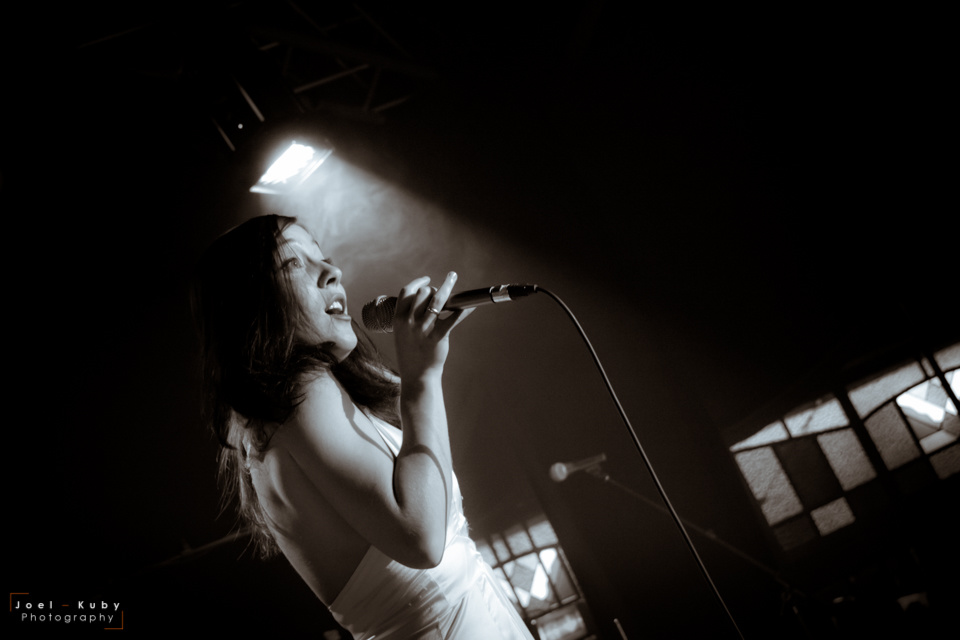 Miss White and the Drunken Piano - Festival Paroles et Musiques