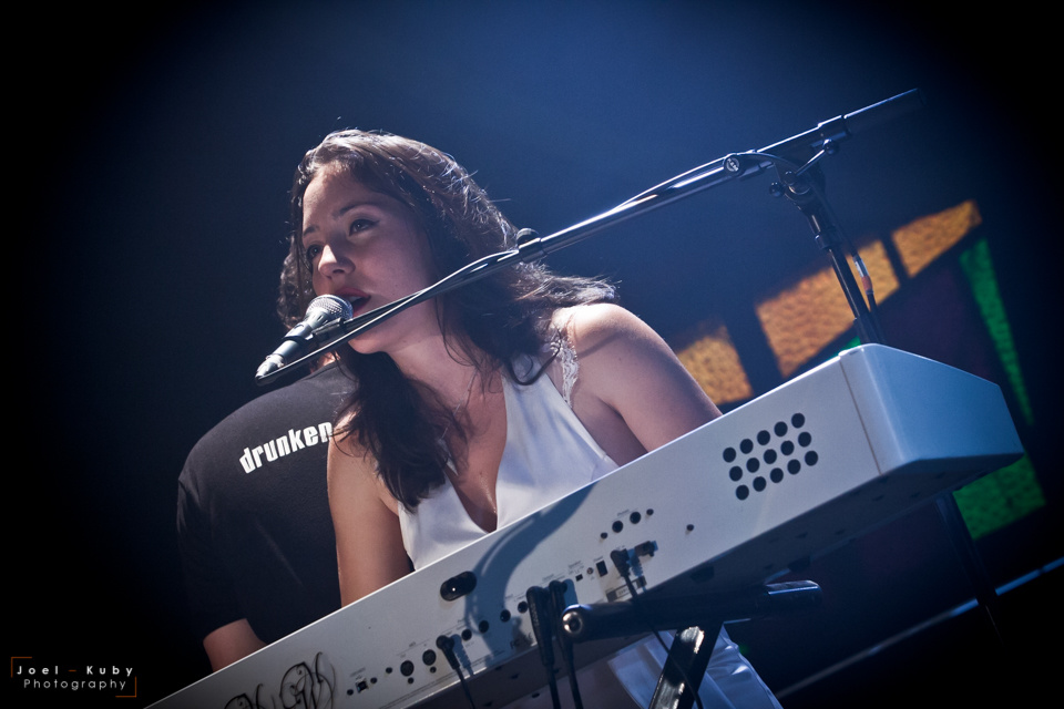 Miss White and the Drunken Piano - Festival Paroles et Musiques